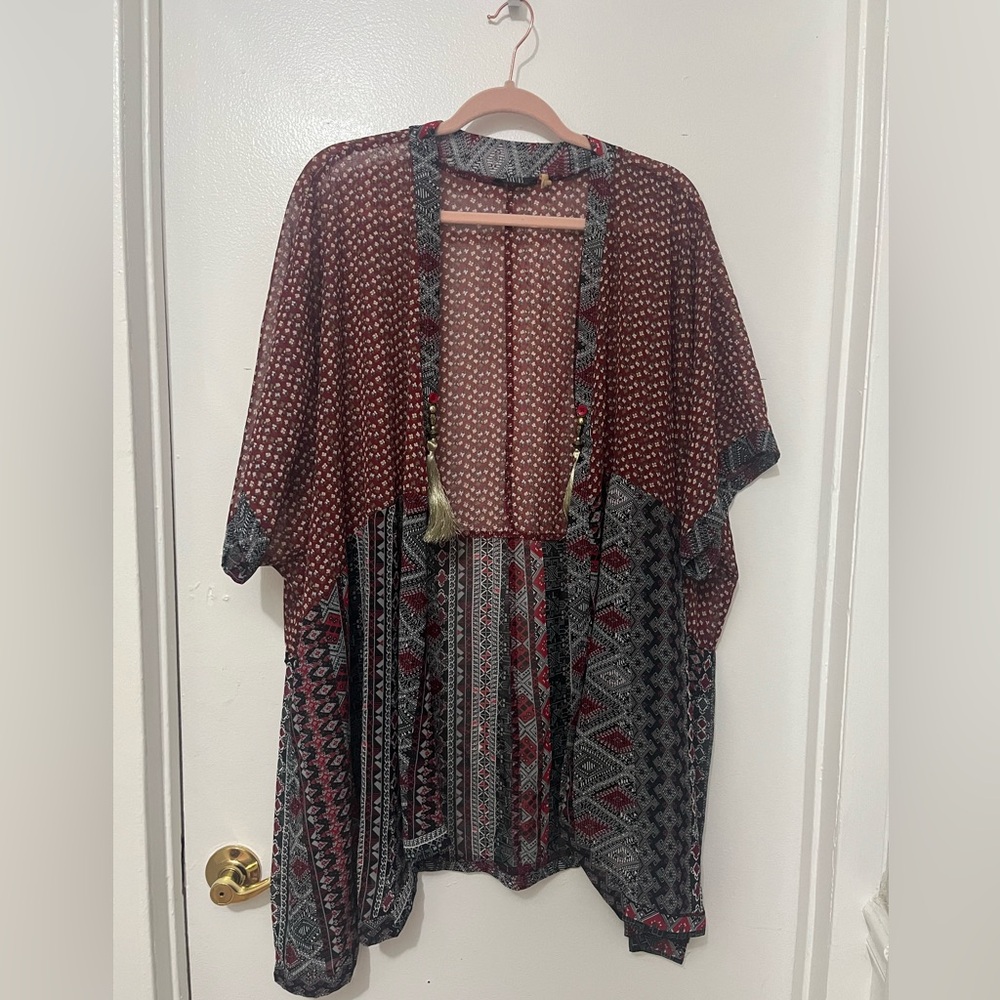 Kaktus Red and White Floral Kimono. Size Xl.
